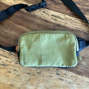Lululemon Mini Belt Bag Bronze Green/Black!